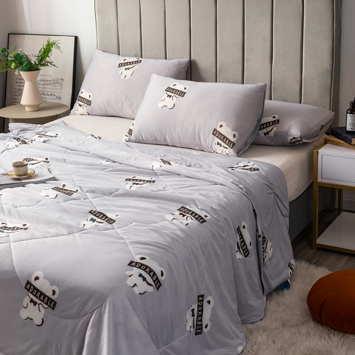 91家纺网 家纺一手货源 找家纺 2025 爱宝被业直播爆款凉感丝夏被夏凉被 抱抱熊