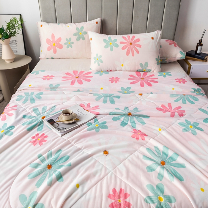 91家纺网 家纺一手货源 找家纺 2025 爱宝被业直播爆款凉感丝夏被夏凉被 花开朵朵