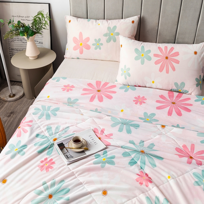 91家纺网 家纺一手货源 找家纺 2025 爱宝被业直播爆款凉感丝夏被夏凉被 花开朵朵