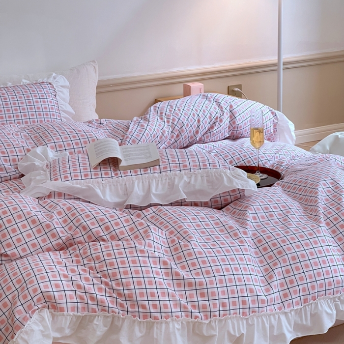 91家纺网 家纺一手货源 找家纺 昔可2022新款花边格子系列四件套 士多啤梨粉