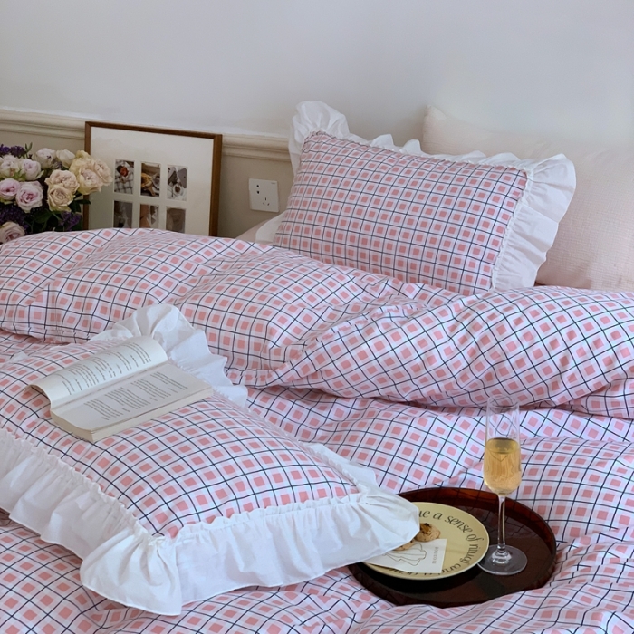 91家纺网 家纺一手货源 找家纺 昔可2022新款花边格子系列四件套 士多啤梨粉