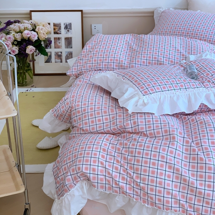 91家纺网 家纺一手货源 找家纺 昔可2022新款花边格子系列四件套 士多啤梨粉