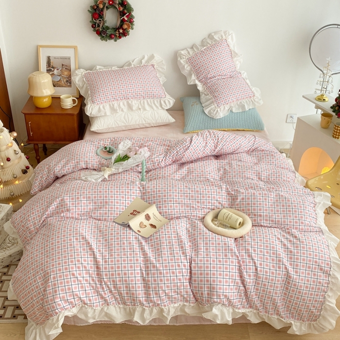 91家纺网 家纺一手货源 找家纺 昔可2022新款花边格子系列四件套 士多啤梨粉