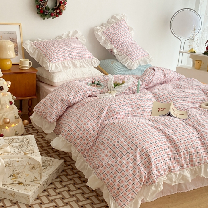 91家纺网 家纺一手货源 找家纺 昔可2022新款花边格子系列四件套 士多啤梨粉