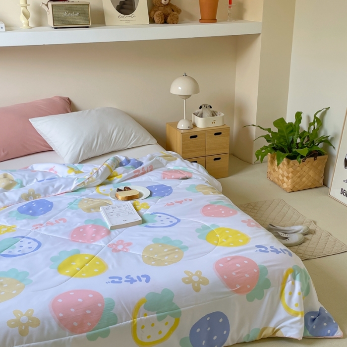 91家纺网 家纺一手货源 找家纺 星期八 2022新款A类水洗棉大豆夏被被子被芯 草莓