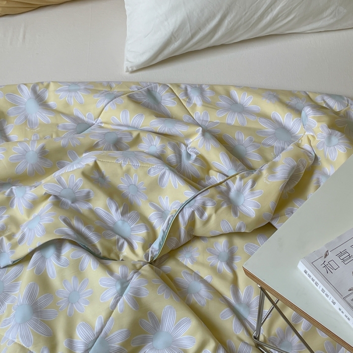 91家纺网 家纺一手货源 找家纺 星期八 2022新款A类水洗棉大豆夏被被子被芯 雏菊
