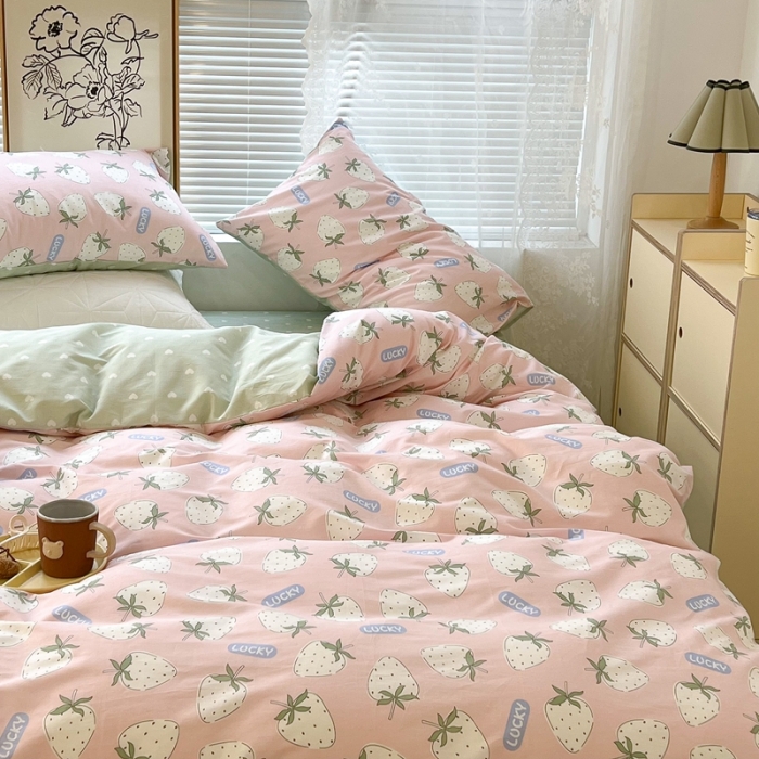 91家纺网 家纺一手货源 找家纺 昔可2022新款印花全棉四件套跑量款 甜心白草莓