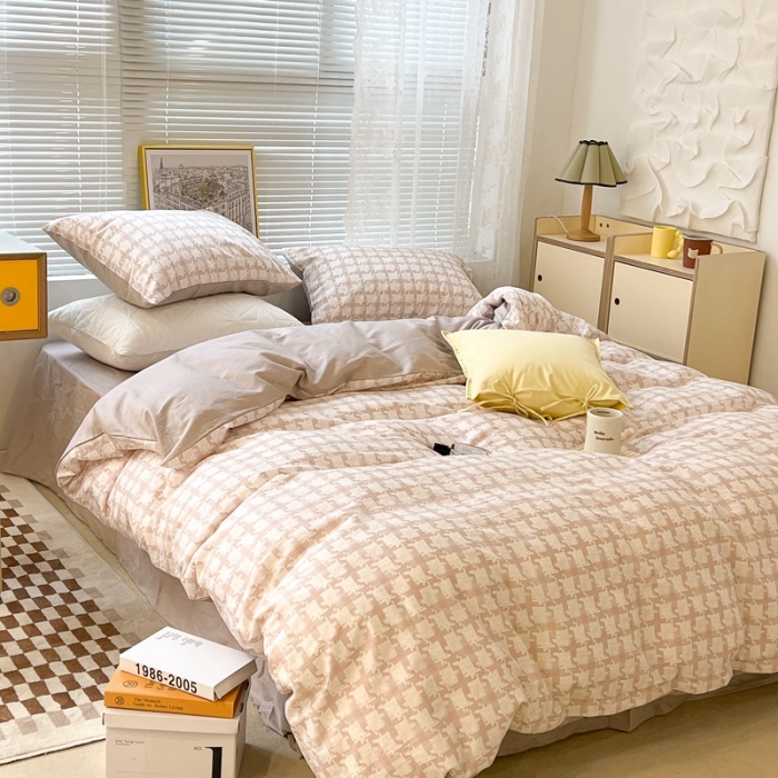 91家纺网 家纺一手货源 找家纺 昔可2022新款印花全棉四件套跑量款 涂鸦千鸟格粉