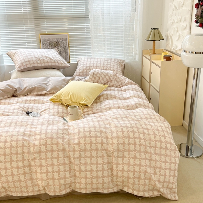 91家纺网 家纺一手货源 找家纺 昔可2022新款印花全棉四件套跑量款 涂鸦千鸟格粉