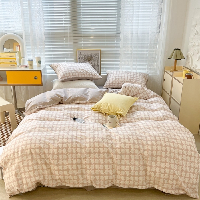 91家纺网 家纺一手货源 找家纺 昔可2022新款印花全棉四件套跑量款 涂鸦千鸟格粉