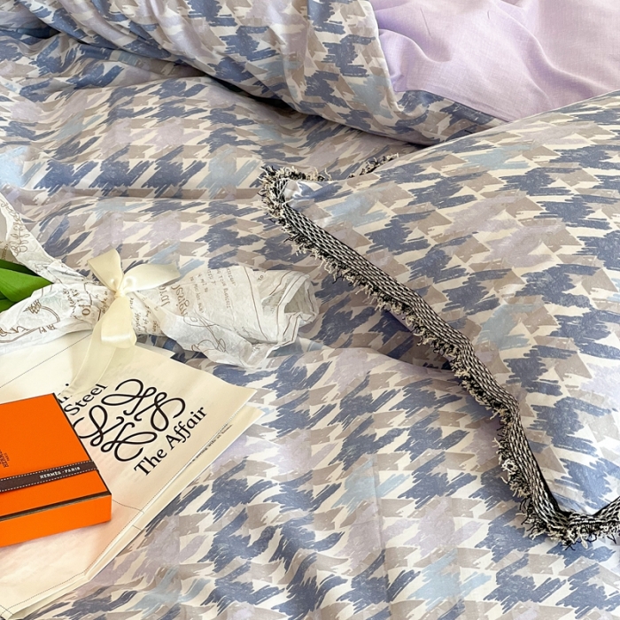 91家纺网 家纺一手货源 找家纺 昔可2022新款流苏小香风系列四件套 涂鸦千鸟格蓝