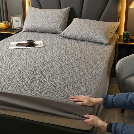 91家纺网 家纺一手货源 找家纺 摩妮卡2025新款亲肤棉夹棉防水床笠 绅雾灰