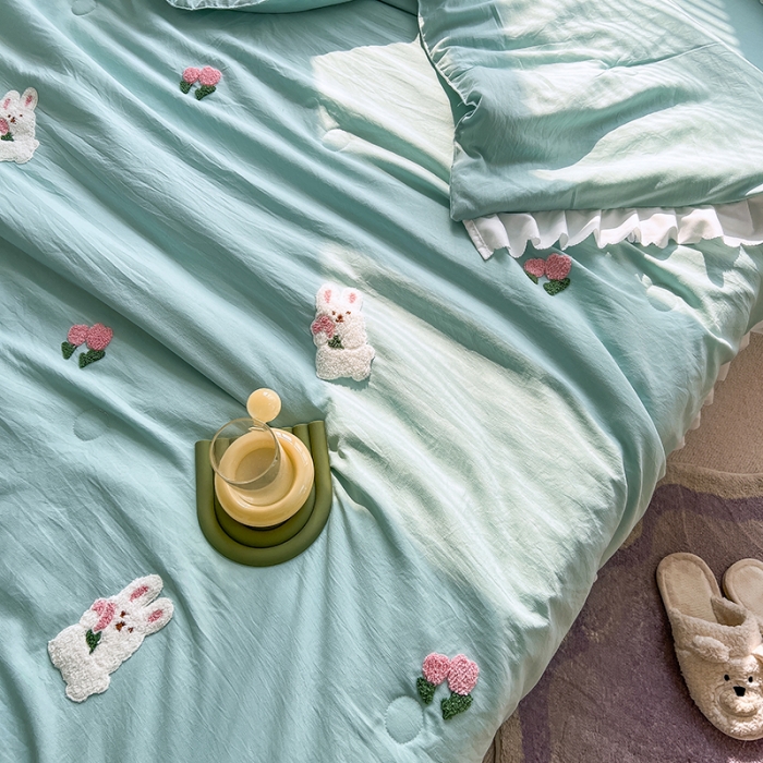 91家纺网 家纺一手货源 找家纺 沐慕 2022新款毛巾绣洛卡棉夏被四件套 花花白兔-蓝色