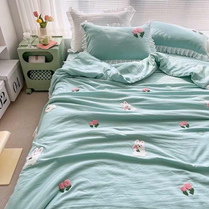 91家纺网 家纺一手货源 找家纺 沐慕 2022新款毛巾绣洛卡棉夏被四件套 花花白兔-蓝色