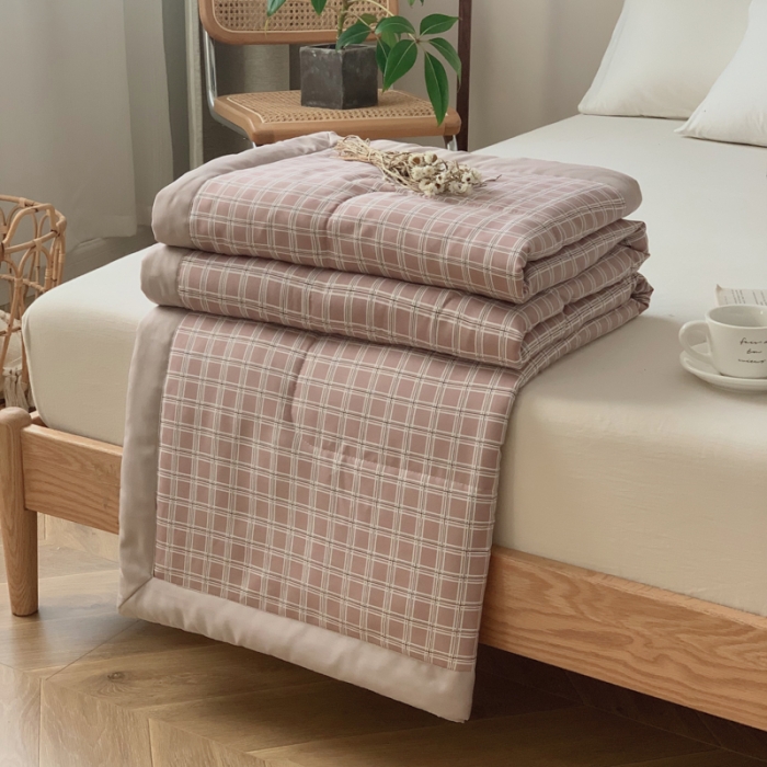 91家纺网 家纺一手货源 找家纺 慕尚家纺 2025新款日式简约无印风夏被夏凉被风格一 豆沙大格