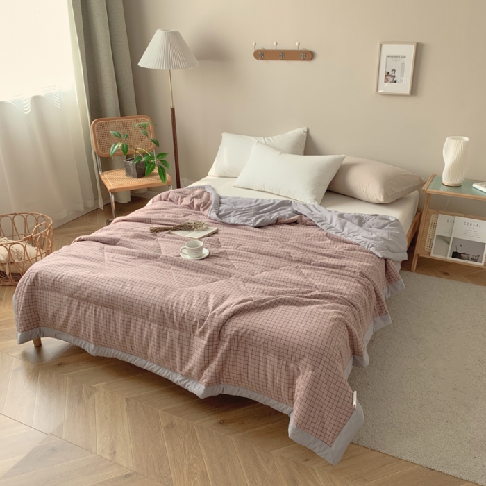 91家纺网 家纺一手货源 找家纺 慕尚家纺 2025新款日式简约无印风夏被夏凉被风格一 小粉格