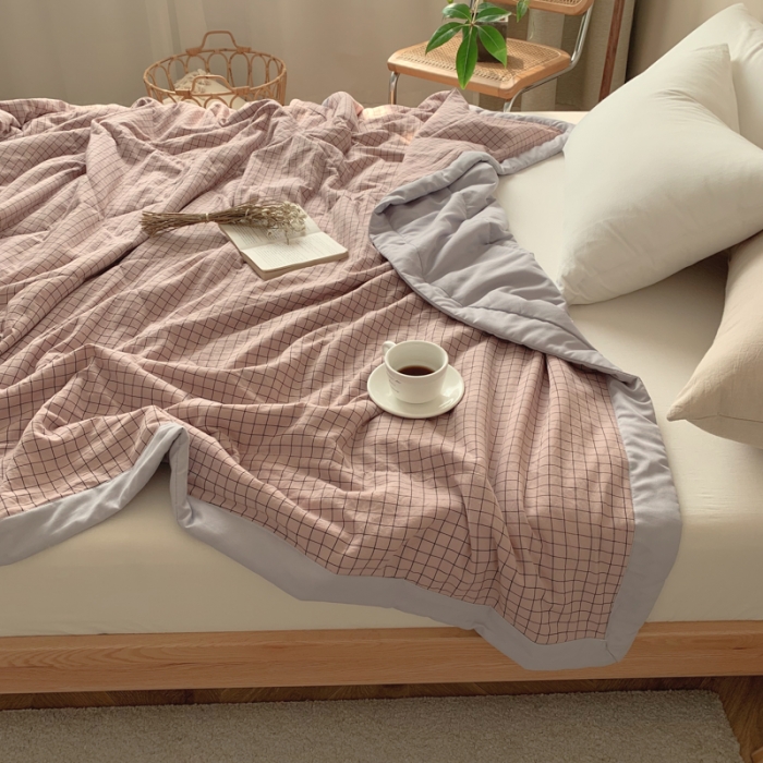 91家纺网 家纺一手货源 找家纺 慕尚家纺 2025新款日式简约无印风夏被夏凉被风格一 小粉格