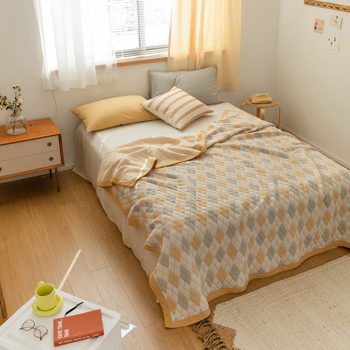 91家纺网 家纺一手货源 找家纺 吾秀家居 2022新款高端全棉针织提花毯菱格黄