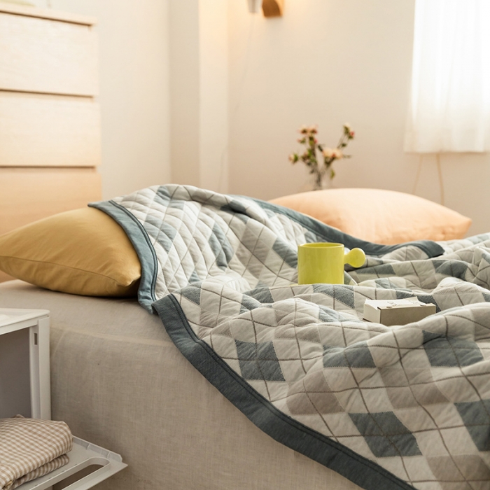 91家纺网 家纺一手货源 找家纺 吾秀家居 2022新款高端全棉针织提花毯 菱格蓝