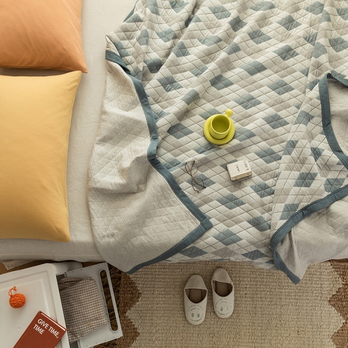 91家纺网 家纺一手货源 找家纺 吾秀家居 2022新款高端全棉针织提花毯 菱格蓝