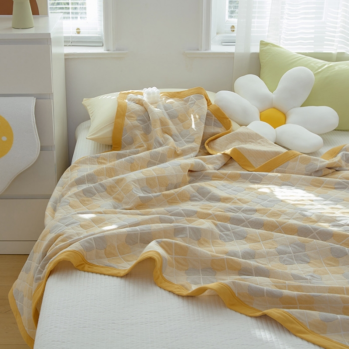 91家纺网 家纺一手货源 找家纺 吾秀家居 2022新款高端全棉针织提花毯四叶草黄