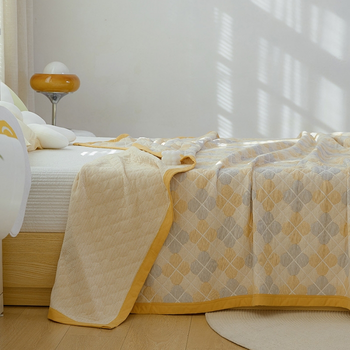 91家纺网 家纺一手货源 找家纺 吾秀家居 2022新款高端全棉针织提花毯四叶草黄