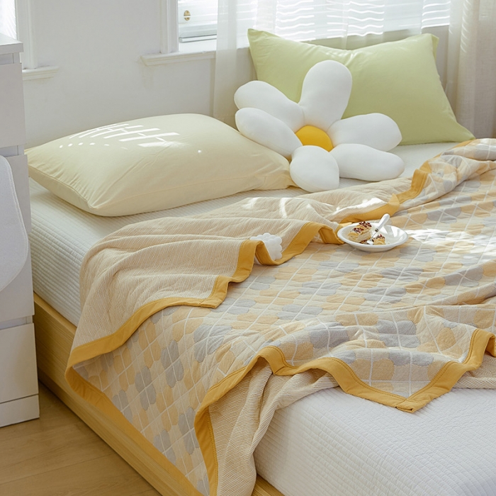 91家纺网 家纺一手货源 找家纺 吾秀家居 2022新款高端全棉针织提花毯四叶草黄