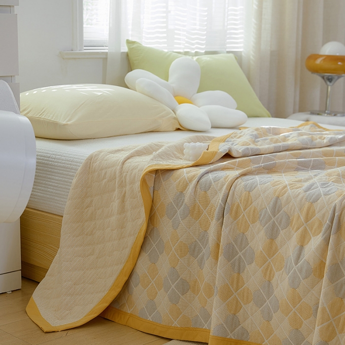 91家纺网 家纺一手货源 找家纺 吾秀家居 2022新款高端全棉针织提花毯四叶草黄