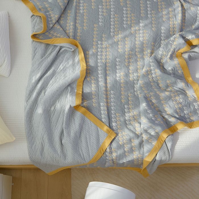 91家纺网 家纺一手货源 找家纺 吾秀家居 2022新款高端全棉针织提花毯一字千鸟格蓝