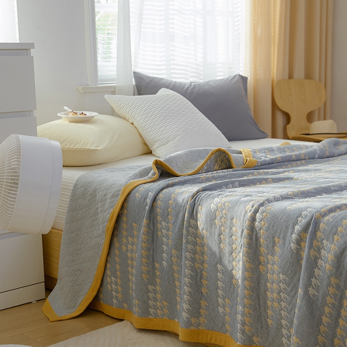 91家纺网 家纺一手货源 找家纺 吾秀家居 2022新款高端全棉针织提花毯一字千鸟格蓝