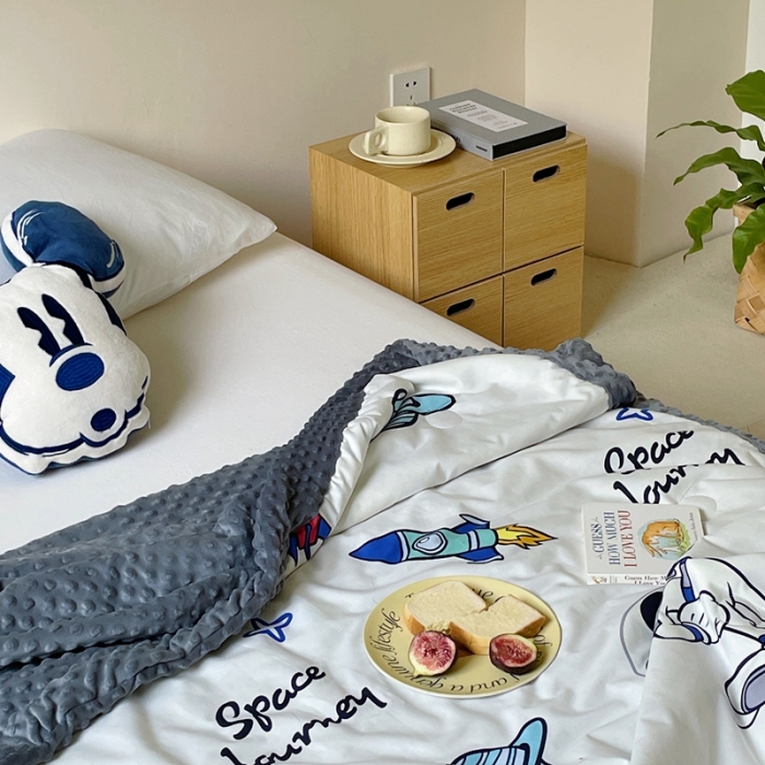 91家纺网 家纺一手货源 找家纺 星期八 2022新款迪士尼正版豆豆夏被 太空米奇