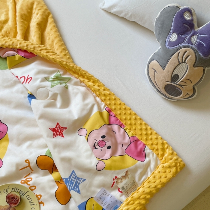 91家纺网 家纺一手货源 找家纺 星期八 2022新款迪士尼正版豆豆夏被 维尼家族