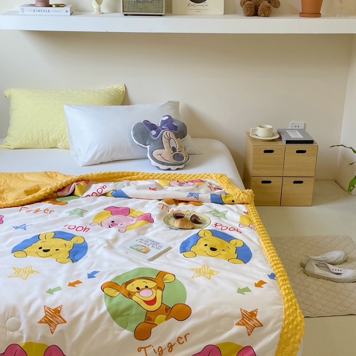 91家纺网 家纺一手货源 找家纺 星期八 2022新款迪士尼正版豆豆夏被 维尼家族