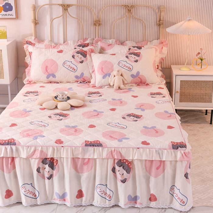 91家纺网 家纺一手货源 找家纺 美达 2025全棉蕾丝小花边夹棉床裙 白桃女孩