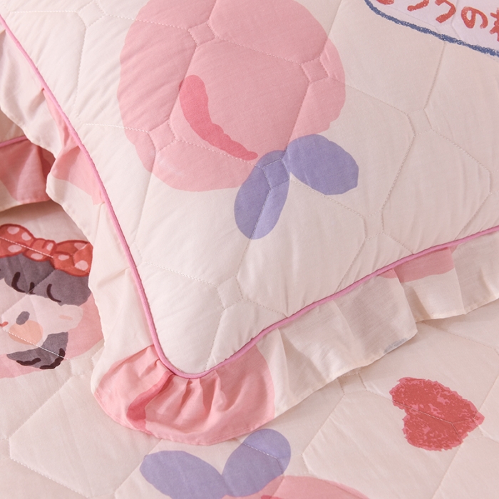 91家纺网 家纺一手货源 找家纺 美达 2025全棉蕾丝小花边夹棉床裙 白桃女孩