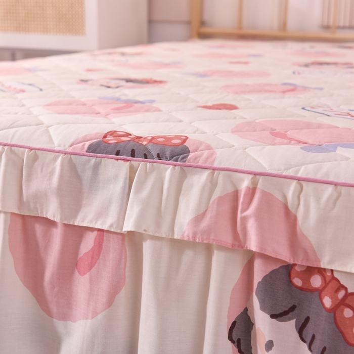 91家纺网 家纺一手货源 找家纺 美达 2025全棉蕾丝小花边夹棉床裙 白桃女孩