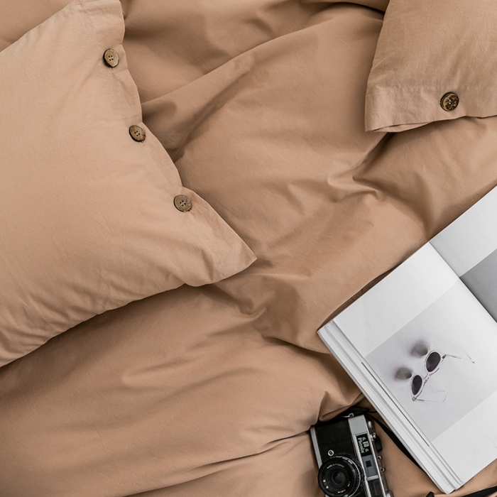 91家纺网 家纺一手货源 找家纺 简宜家居 2022新款纯色水洗棉纽扣款四件套 慕晴-咖