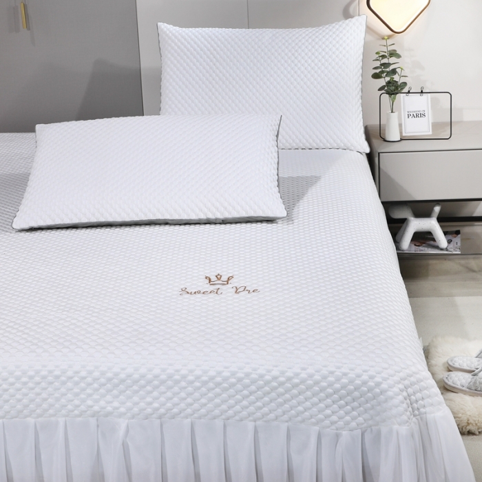 91家纺网 家纺一手货源 找家纺 （总）新月家纺  2022新款冰豆豆蕾丝床裙款凉感席凉席三件套