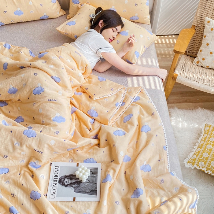 91家纺网 家纺一手货源 找家纺 吾秀家居  2022新款A类全棉有氧双层纱夏被 彩虹云-黄