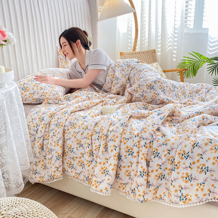 91家纺网 家纺一手货源 找家纺 吾秀家居  2022新款A类全棉有氧双层纱夏被 蝶束花-黄