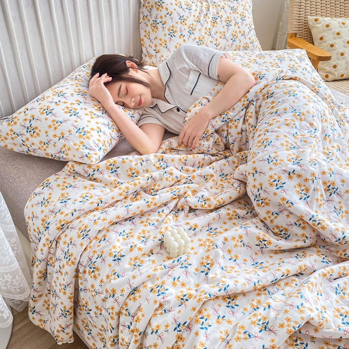 91家纺网 家纺一手货源 找家纺 吾秀家居  2022新款A类全棉有氧双层纱夏被 蝶束花-黄