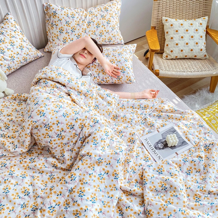 91家纺网 家纺一手货源 找家纺 吾秀家居  2022新款A类全棉有氧双层纱夏被 蝶束花-黄