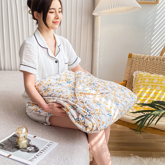 91家纺网 家纺一手货源 找家纺 吾秀家居  2022新款A类全棉有氧双层纱夏被 蝶束花-黄