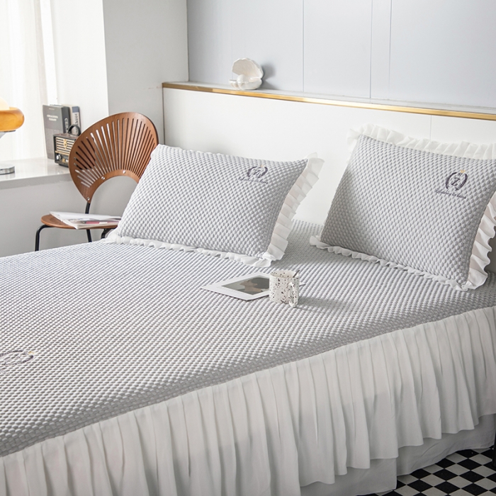 91家纺网 家纺一手货源 找家纺 佳居缘 2022新款冰豆豆冷感床裙款凉席三件套 典雅灰