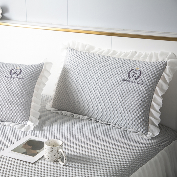 91家纺网 家纺一手货源 找家纺 佳居缘 2022新款冰豆豆冷感床裙款凉席三件套 典雅灰