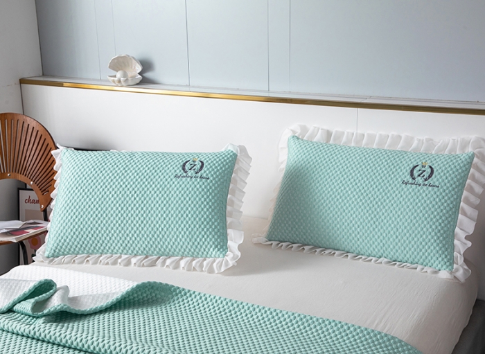 91家纺网 家纺一手货源 找家纺 佳居缘 2022新款冰豆豆冷感床裙款凉席三件套 清雅绿