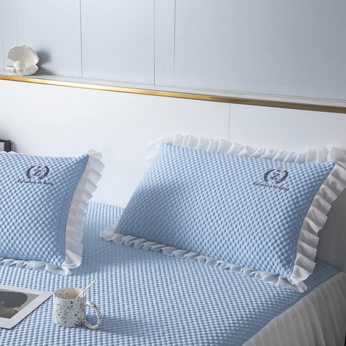 91家纺网 家纺一手货源 找家纺 佳居缘 2022新款冰豆豆冷感床裙款凉席三件套 天空蓝