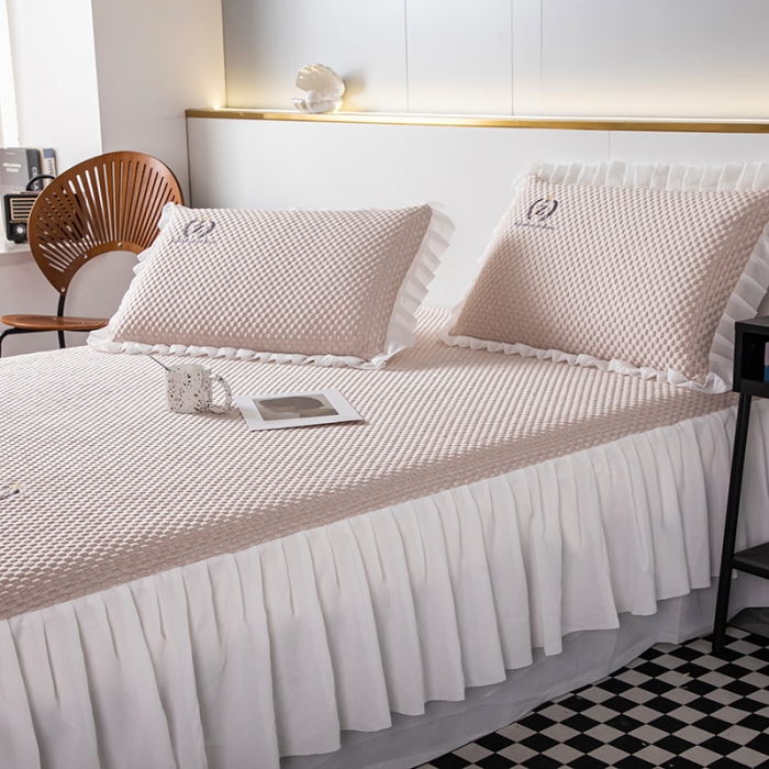 91家纺网 家纺一手货源 找家纺 佳居缘 2022新款冰豆豆冷感床裙款凉席三件套 香芋粉