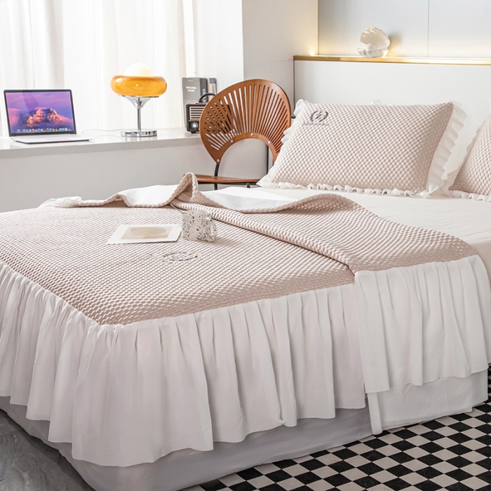 91家纺网 家纺一手货源 找家纺 佳居缘 2022新款冰豆豆冷感床裙款凉席三件套 香芋粉