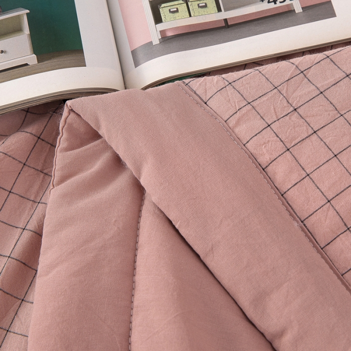 91家纺网 家纺一手货源 找家纺 天瑜 2024新款棉花芯色织水洗棉夏被 豆沙小格